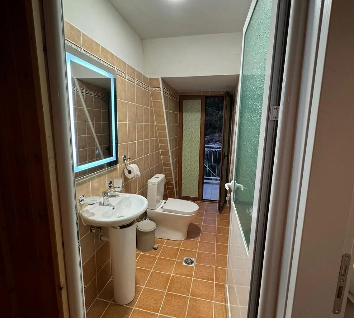 Troy Suites Sarandë 아파트