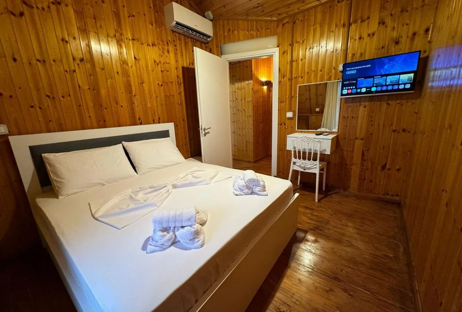 Troy Suites Sarandë 아파트